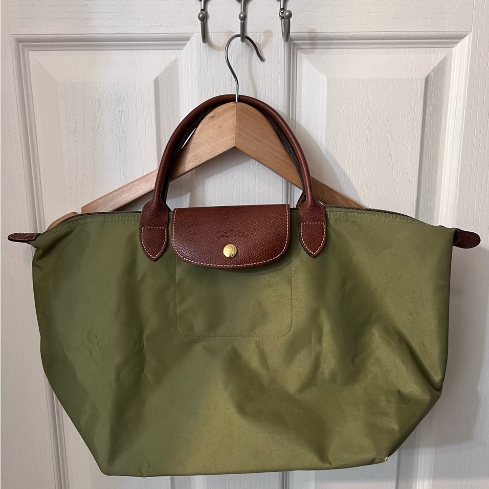 Excellent Used Condition Longchamp tote!! Super cute!